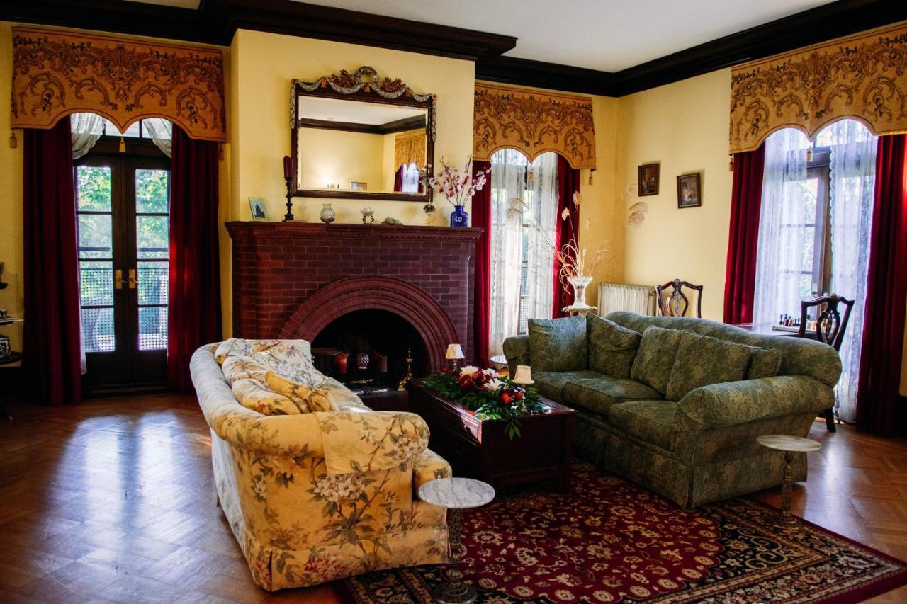Mercersburg Inn Bagian luar foto