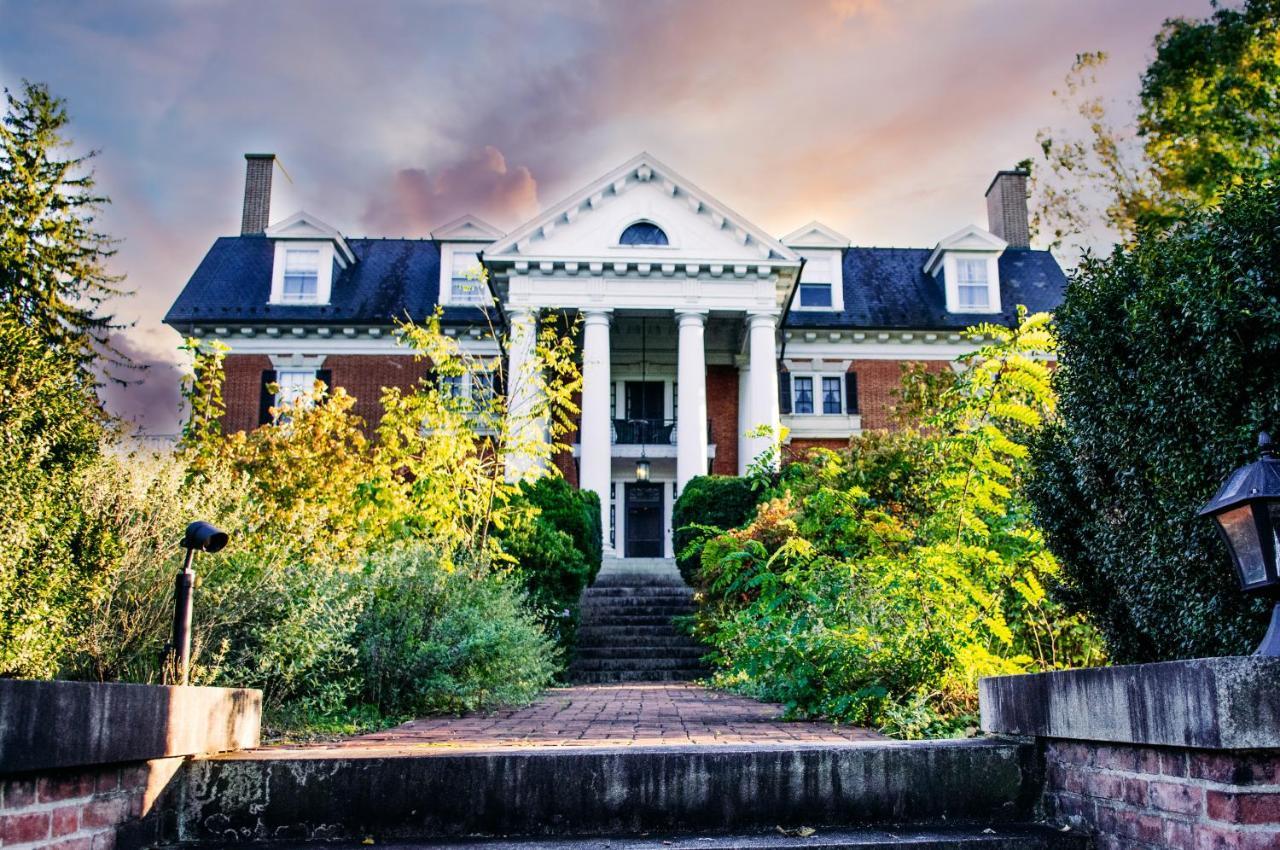 Mercersburg Inn Bagian luar foto