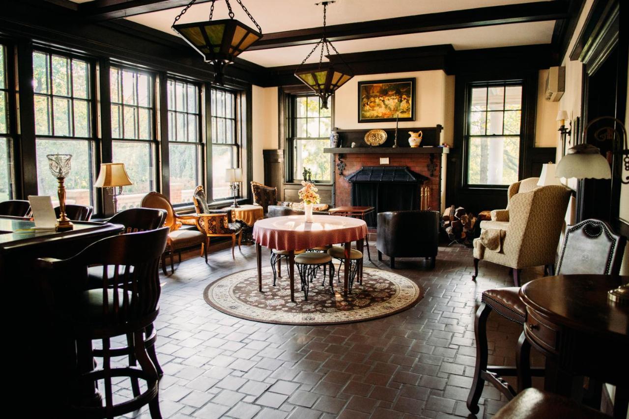 Mercersburg Inn Bagian luar foto