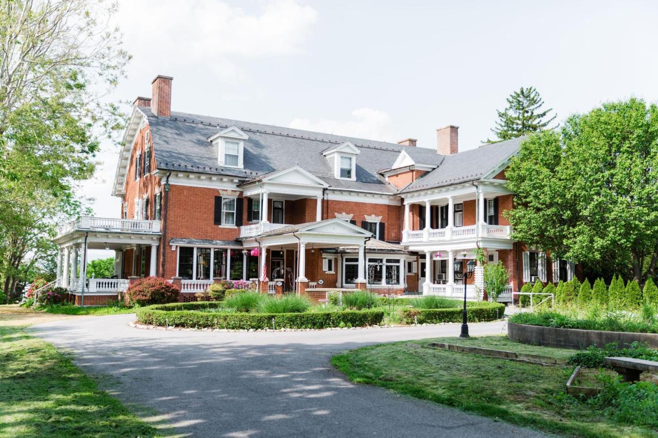 Mercersburg Inn Bagian luar foto