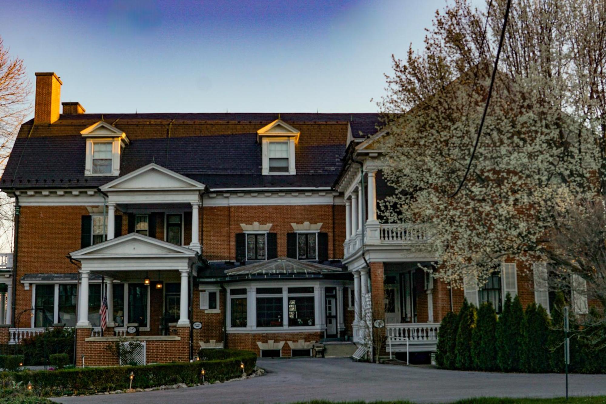 Mercersburg Inn Bagian luar foto