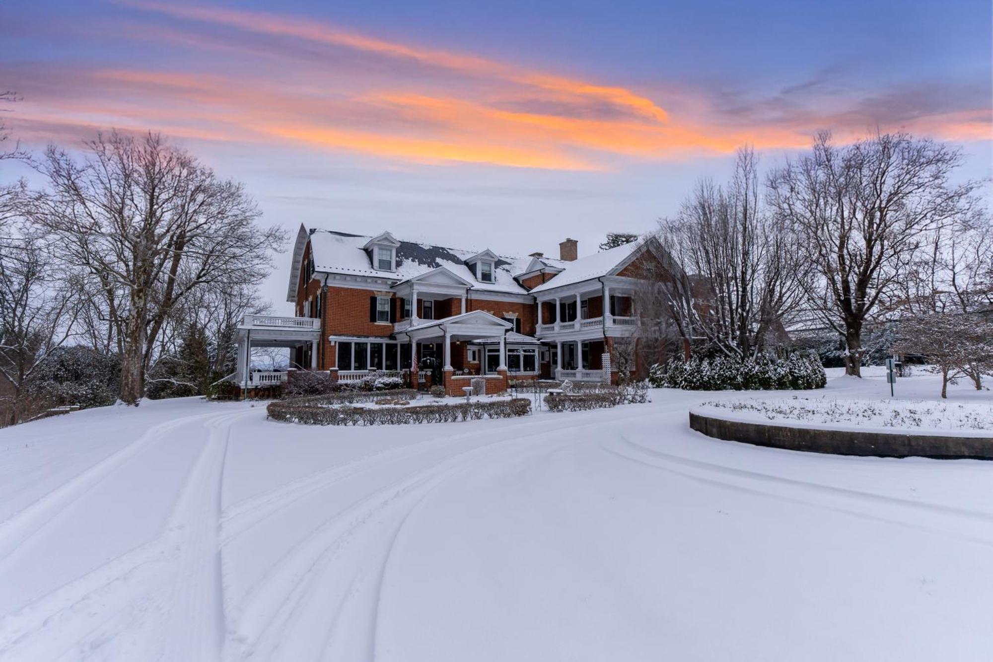 Mercersburg Inn Bagian luar foto