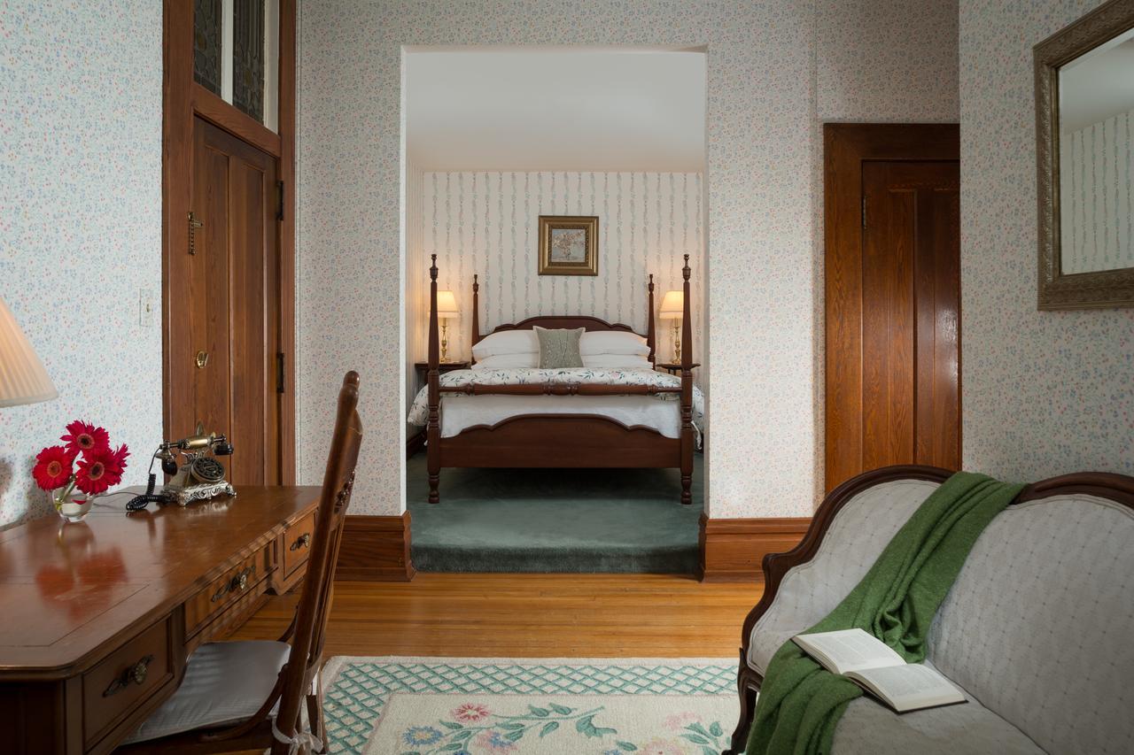 Mercersburg Inn Bagian luar foto